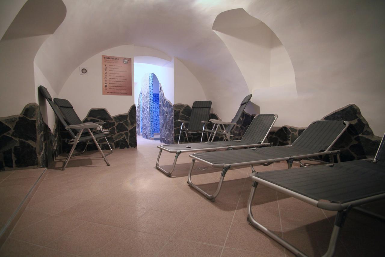 Pizza Tabor Apartman ミシュコルツ エクステリア 写真